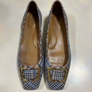 Elegant Talbots Sutton Buckle Flats with Gold Buckle Size 8.5M